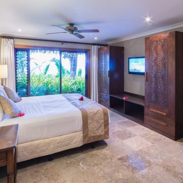 Ultimate Beachfront Villa (3 Bedroom)