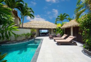 Te Manava Luxury Villas - Ultimate Beachfront Villa Courtyard